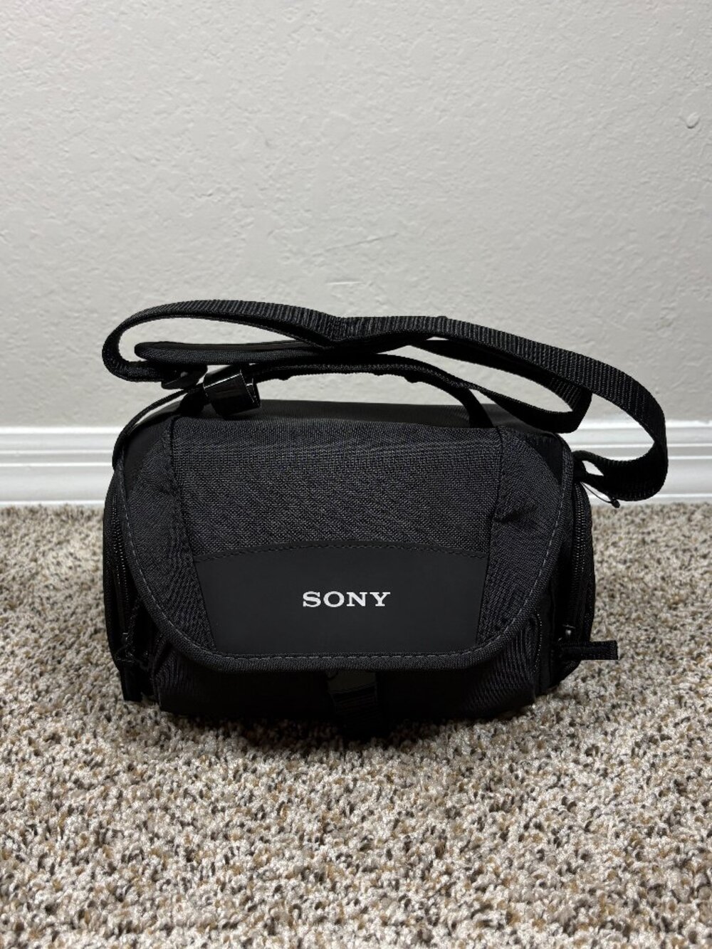 Sony LCS-U21 Soft Carrying Case for Cyber-Shot and Alpha Cameras - Black